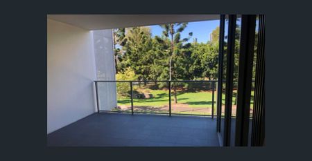 Spacious One-Bedroom Unit in Urban Edge - Walk to QUT & City Conveniences - Photo 4