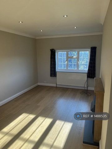 3 bedroom flat to rent - Photo 2