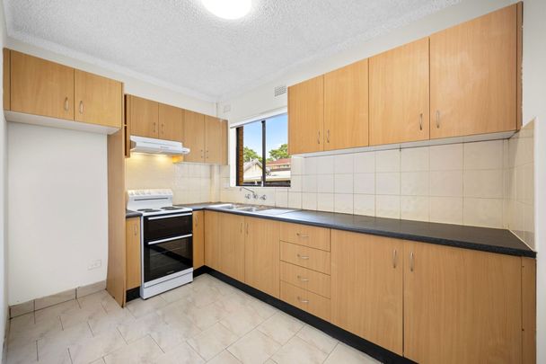 Newly Renovated Apartment &ast;&ast; Available Now &ast;&ast; - Photo 1