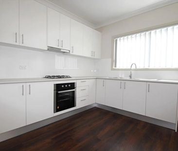 Bright And Comfortable Two Bedroom Home - Photo 5