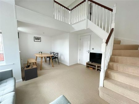 3 bedroom flat to rent - Photo 2
