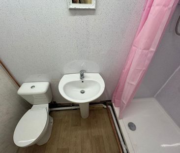 1 bedroom block of apartments to rent - Photo 5