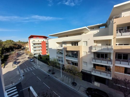 location Appartement T2 DE 42.3m² À NIMES - Photo 1