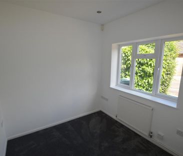 4 bedroom detached house to rent - Photo 4