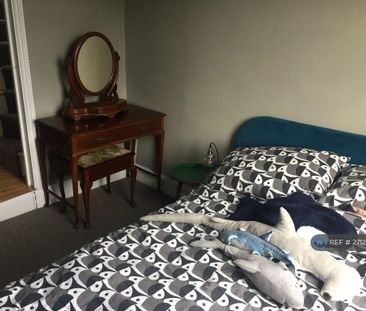 4 bedroom terraced house to rent - Photo 3