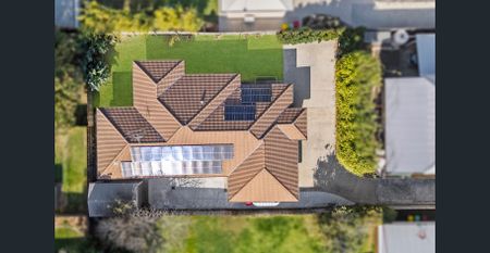 Immaculate Low-Set Home Offering Comfort & Convenience - Photo 3