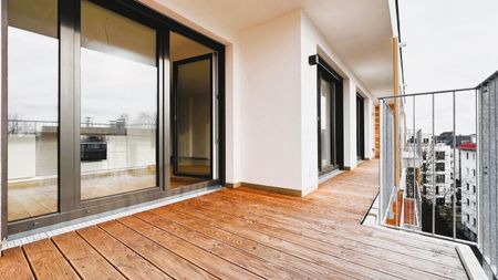Hoch hinaus in der chicen Stadtwohnung mit sonniger Dachterrasse und Einbauküche! - Photo 2