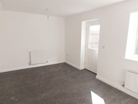 2 bedroom Semi-detached house to rent - Photo 4