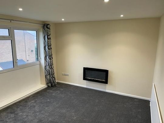 Windsor Close - Photo 1