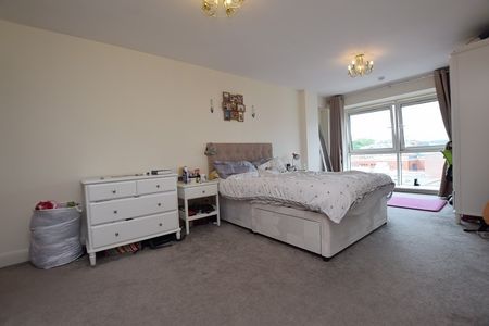 Royal Plaza, Westfield Terrace, S1 4GD - Photo 4