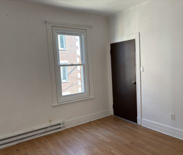 Beau très grand 4 1/2, Ste-Anne-de-Beaupré, Libre PROMO !! - Photo 1
