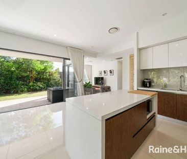 Located in a small private complex - Photo 1