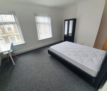 4 bedroom terraced house to rent - Photo 2