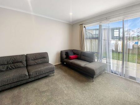 Modern 2-Bedroom Townhouse in a Prime Location - Photo 3