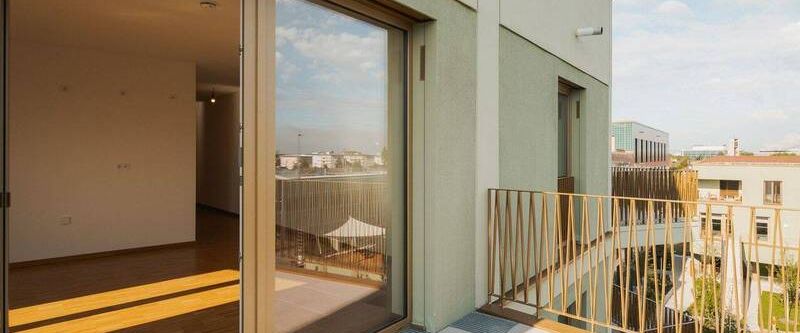 Wohnen in der obersten Etage: 3-ZKB mit Balkon und Bad en Suite - Foto 1