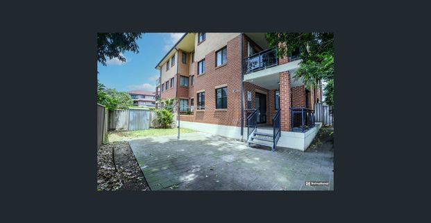 Pet Friendly Unit with Large Courtyard - Photo 1