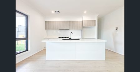 Brand New 5-Bedroom Family Home in the Heart of Box Hill - Photo 2