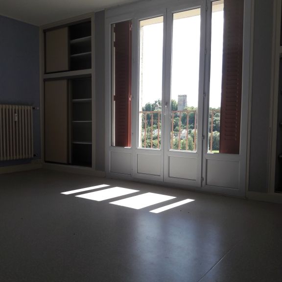 T5 de 85 m² - 14 rue emile zola Montbard - Photo 1