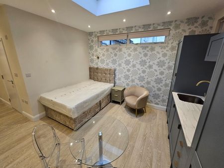 Studio Flat, Templars Avenue, NW11 - Photo 3
