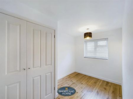 Weston Close, Warwick - Photo 4