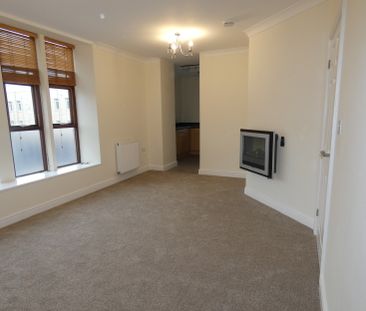 Dickson Road flat 8 - Photo 1