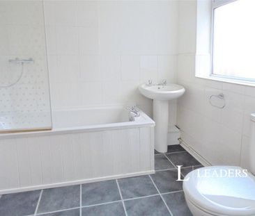 3 bedroom terraced house to rent - Photo 5