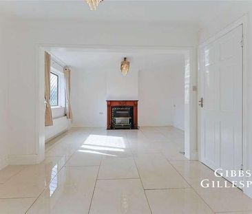 Clayton Crescent, Brentford, TW8 - Photo 3