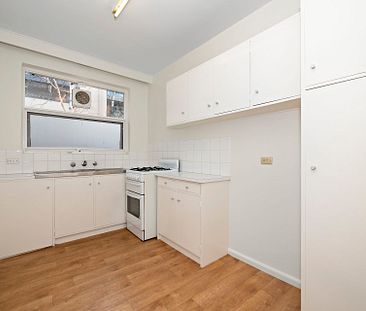 Unit 10/10 Charnwood Grove, - Photo 3