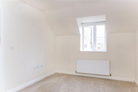 4 bedroom semi-detached house to rent - Photo 4