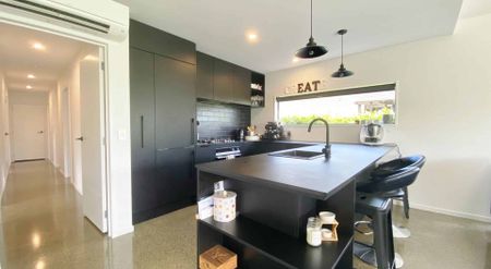 EDGEWARE - 3 BEDROOMS, 2 BATHROOMS, HEATPUMP, SINGLE GARAGE - Photo 5