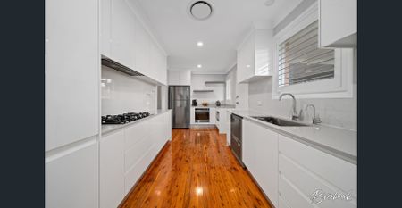 Family Home in a Peaceful Neighbourhood - Photo 2