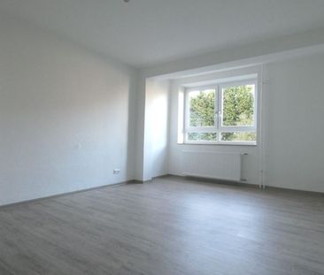 *** Altbauflair in Schlossnähe! Sanierte 2-Zi.-Wohnung in grüner La... - Photo 1