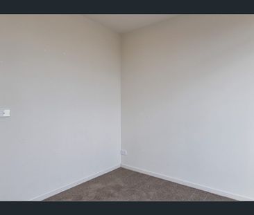 Stylish 2-bedroom Apartment in the Heart of Ringwood! - Photo 3