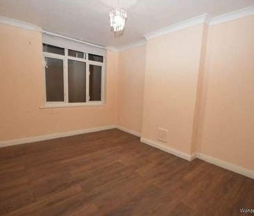 2 bedroom property to rent in Addlestone - Photo 2