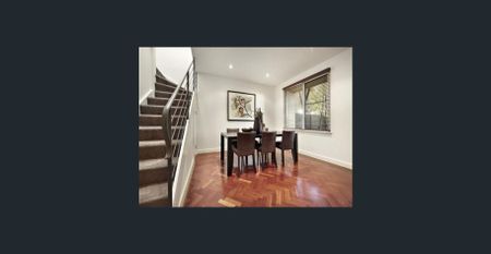 Stylish Two Storey Townhouse in Prime Location - Photo 2