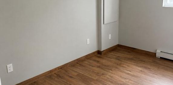 5 ½ rénové à louer à Saint-Hubert – 3 chambres, stationnement et cour arrièr - Photo 2