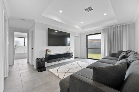 Modern comfort & space in Baldivis Parks Estate. - Photo 2