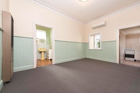 Charming and Spacious Home in the Heart of Yarraville - Photo 3