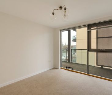 2 Bed Flat - Photo 3