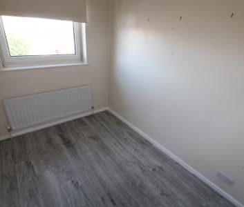 The Grange, Staffordshire, Burton upon Trent, DE14 - Photo 3