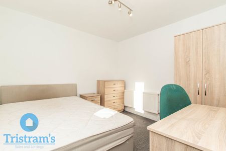 4 bed Flat for Rent - Photo 2