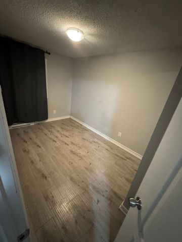 For Lease - 40 Gladstone Square, Brampton, Ontario - Photo 5