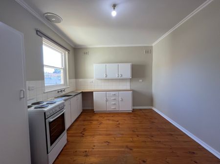 20 EDINBURGH TERRACE, PORT AUGUSTA - Photo 4