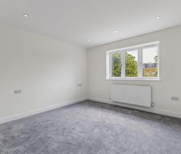 5 bedroom detached house to rent - Photo 3