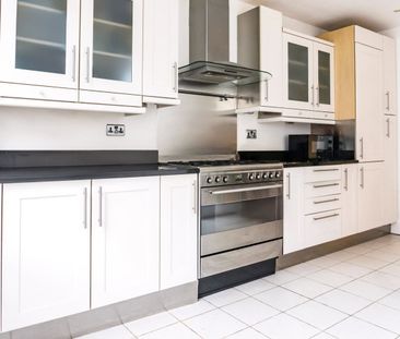 Room in a Shared House, Stunning Double Room In Fulham, SW6 - Photo 3