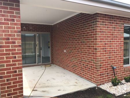 3 BEDROOM TOWNHOUSE - Photo 5