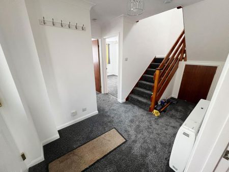 3 bedroom link detached house to rent - Photo 4