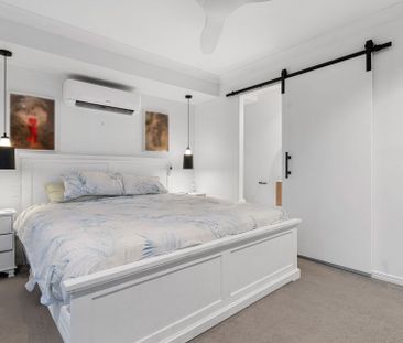 For Lease: Sophisticated Family Home with Swimming Pool - Photo 6