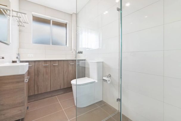 Exquisitely renovated Apartment with a leafy outlook - Photo 1