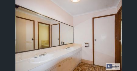 Neat & Tidy Low-set Home with Pool - Photo 3